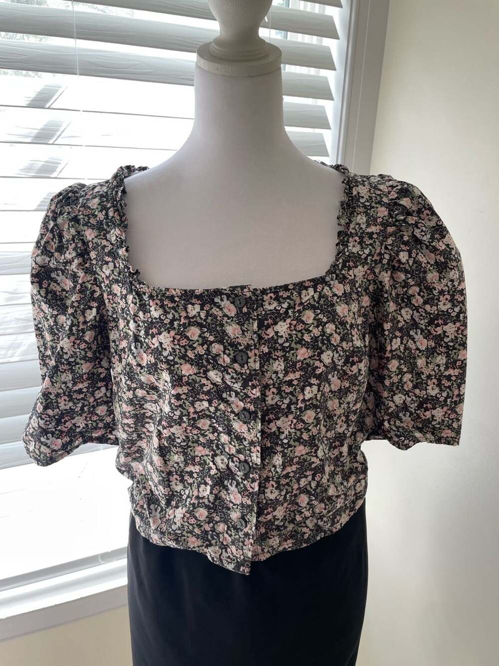 Levi's Women's Puff Shoulder Cropped Floral Blouse Size M